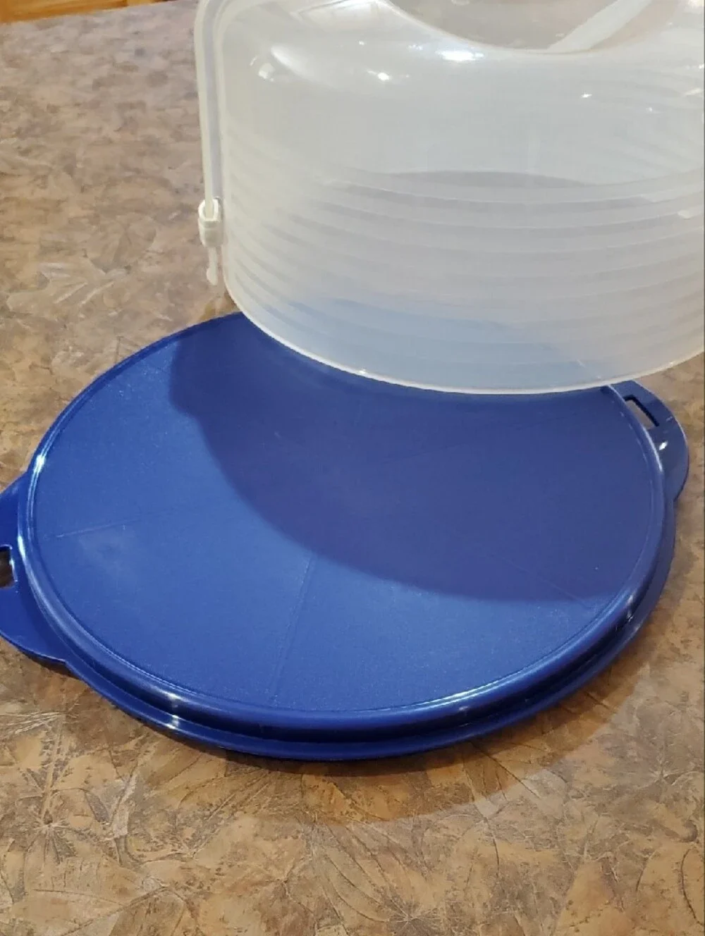 White Plastic Cake Carrier with Handle